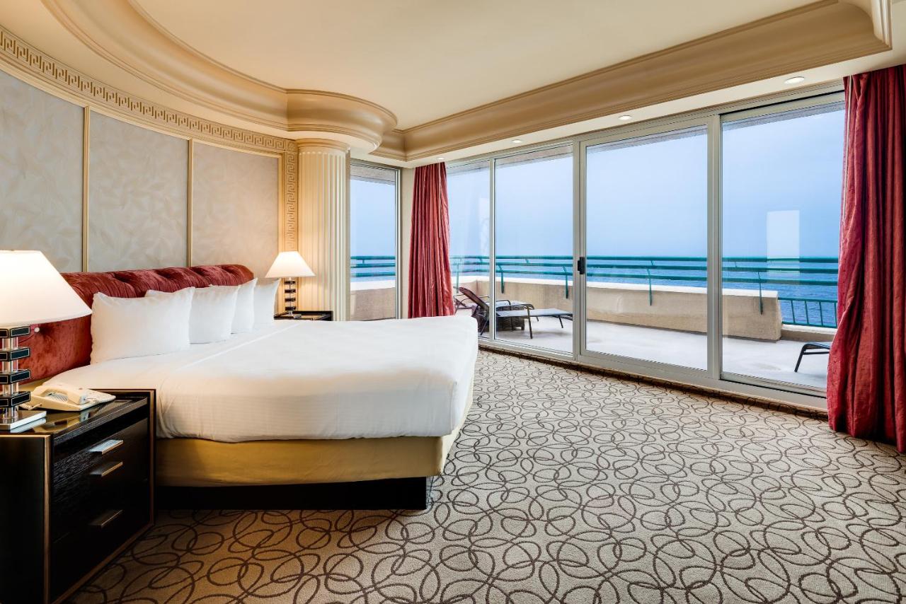 Oceanfront Super Suite with Balcony