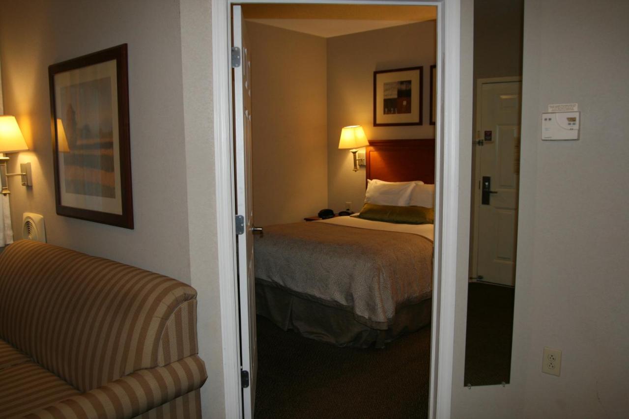 Queen Room with Accessible Roll In Shower - Non-Smoking