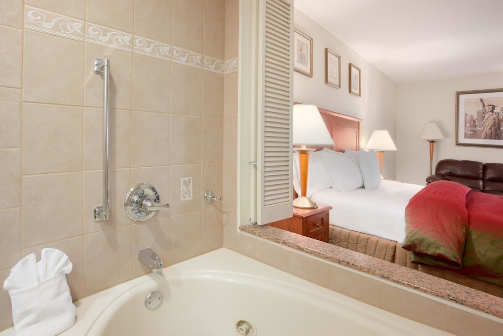 1 King Bed 1 Bedroom Whirlpool Suite3 options