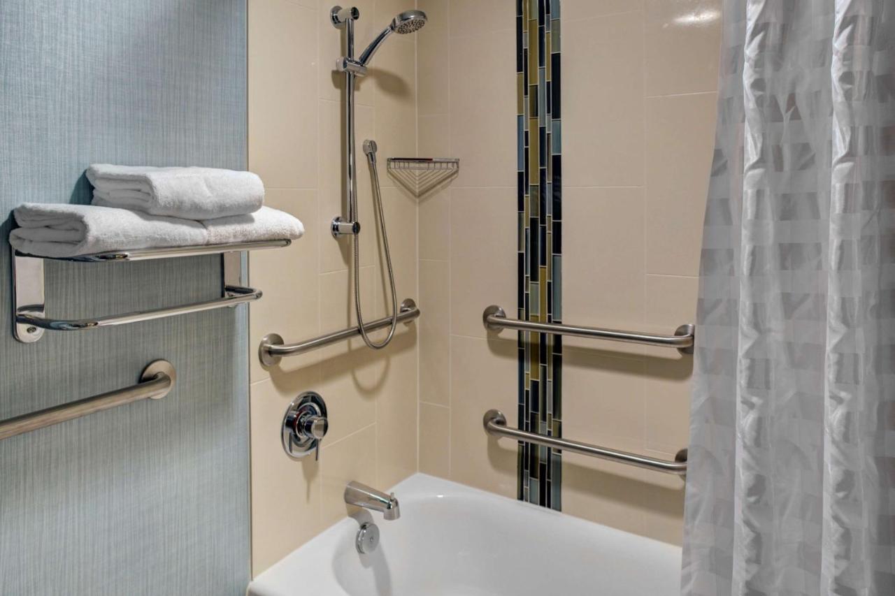 King Room with Accessible Tub - Disability Access