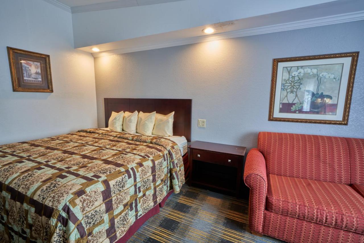 King Room with Jacuzzi tub and balcony