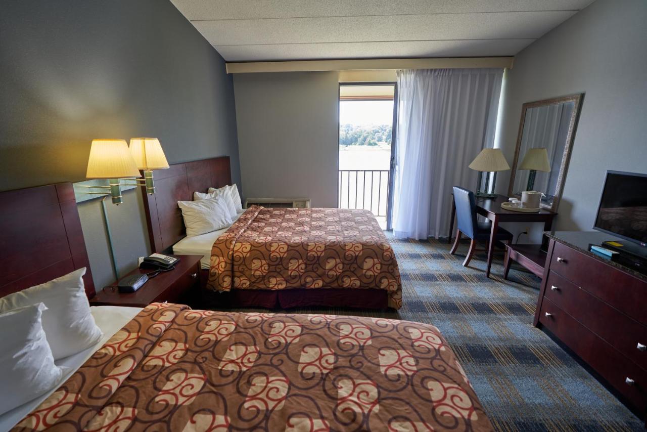 Courtyard Room with Two Queen Beds - Garden/River View